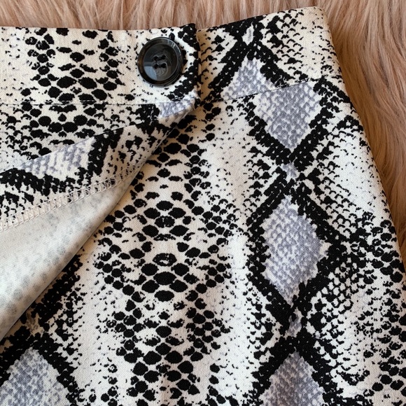 SHEIN Snake Print Skirt - Picture 3 of 5